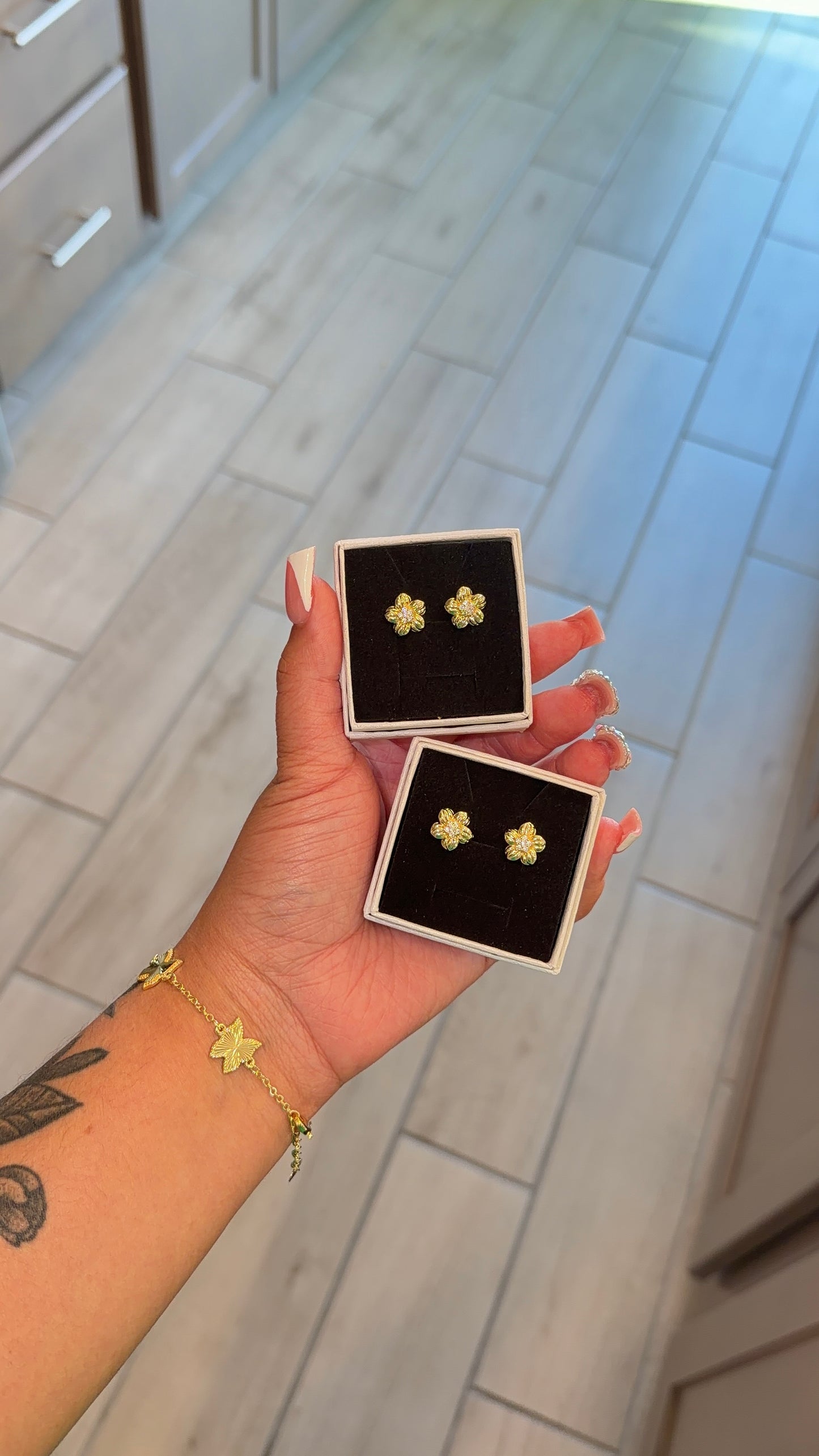 Flower studs