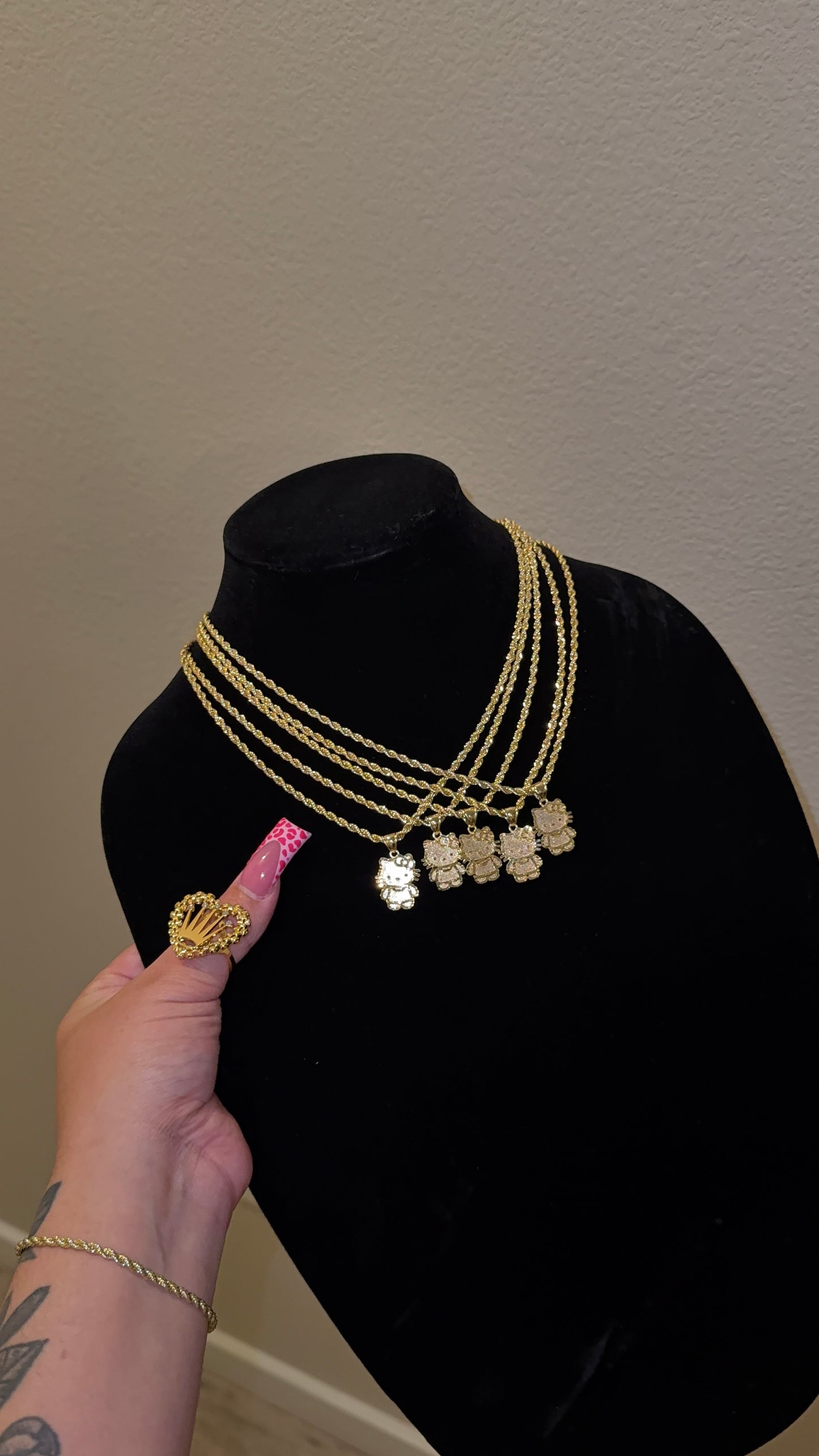 FB HK NECKLACE