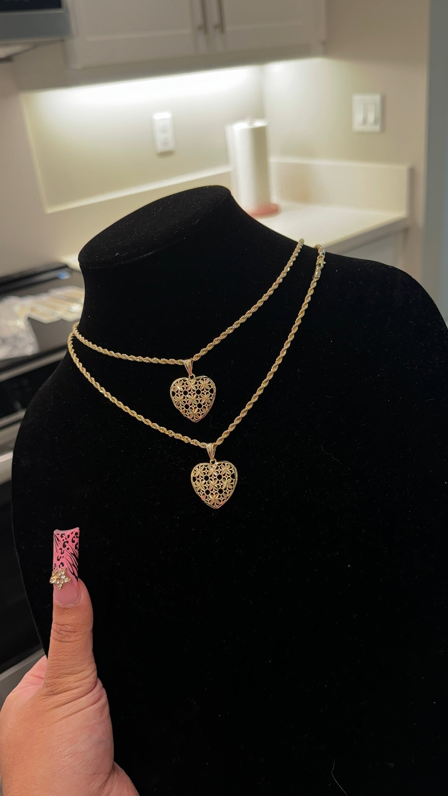Charm hrt necklace