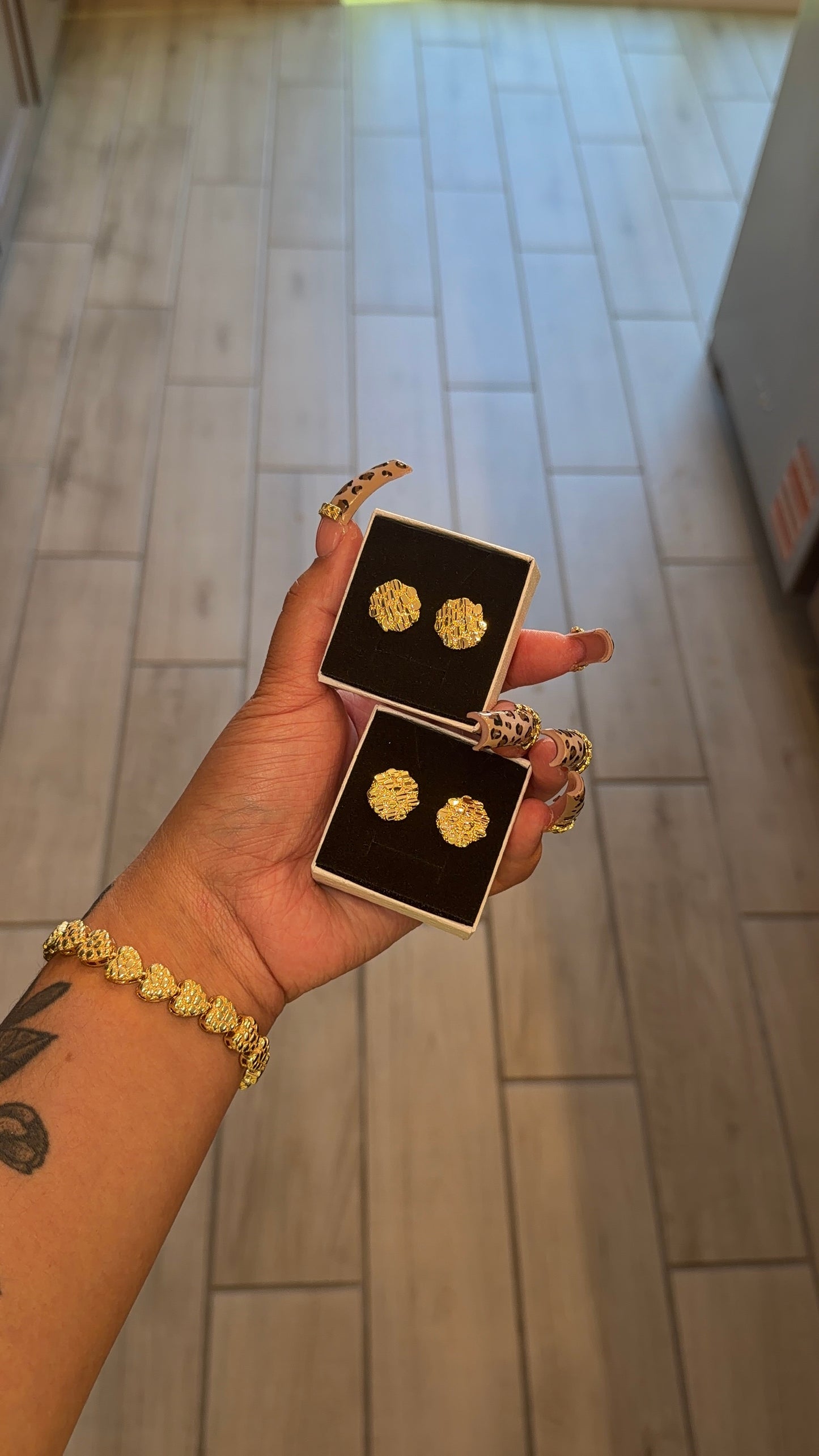 Circle nugget studs