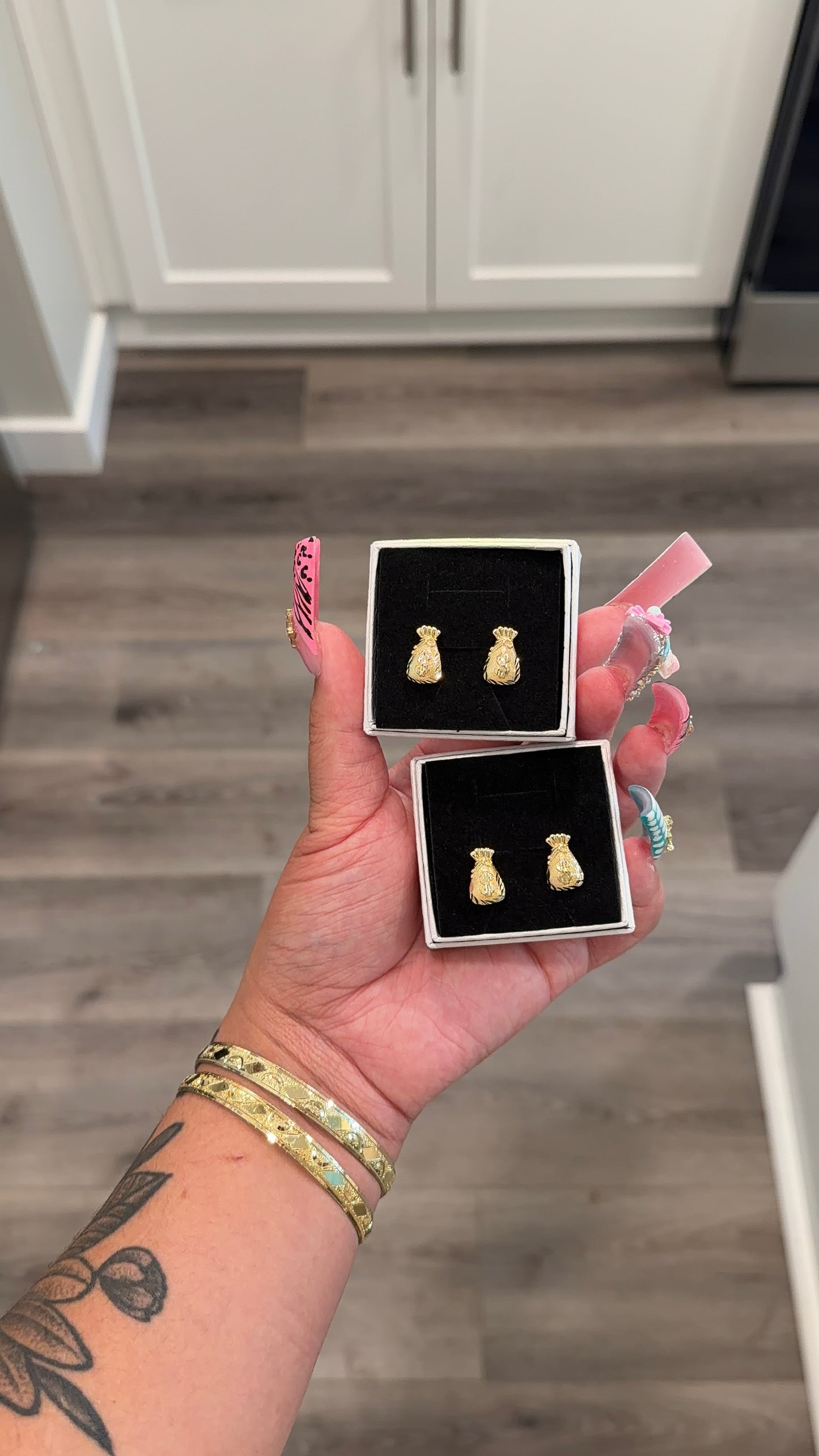 Money bag studs