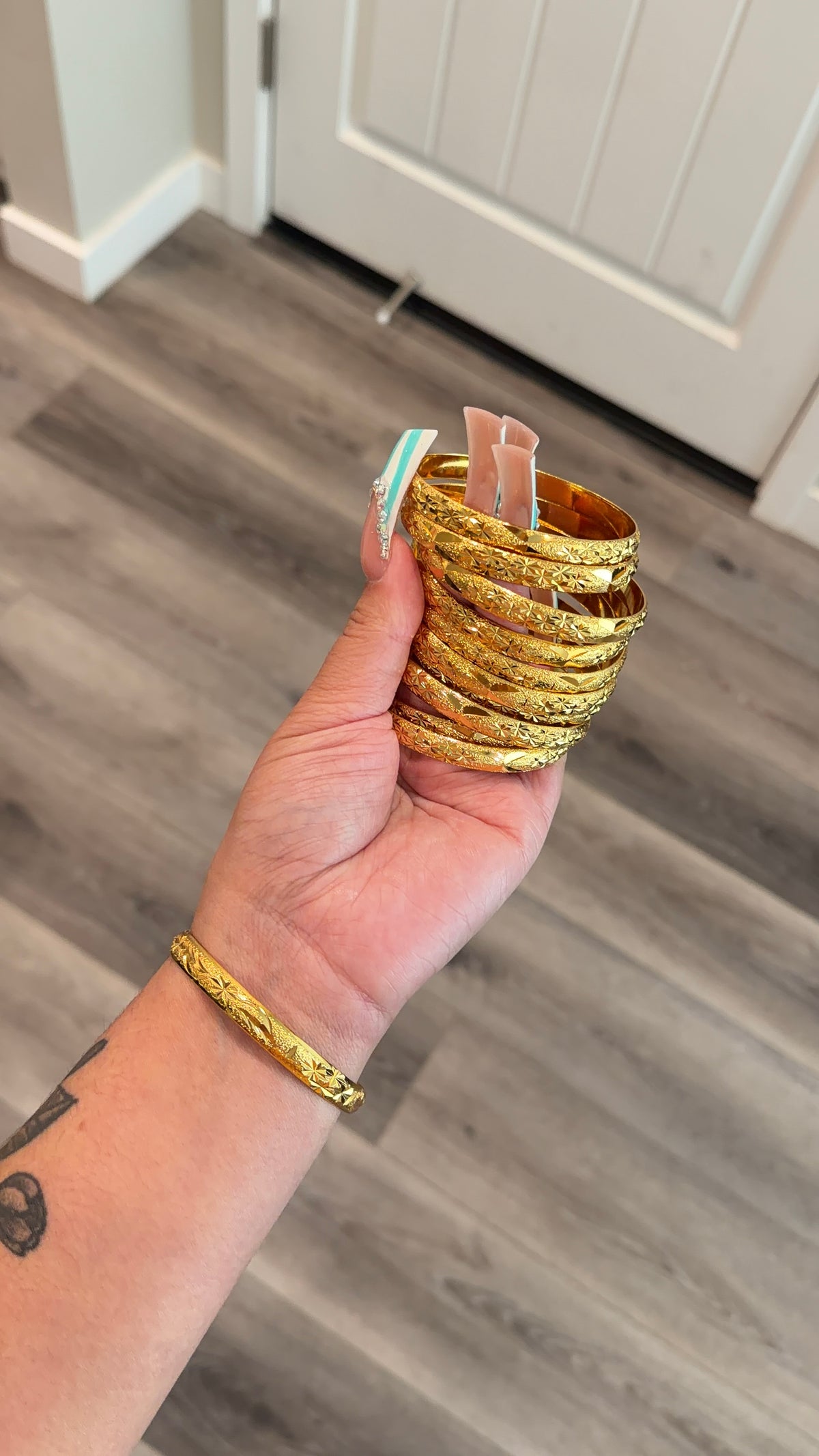 24K gold bangle (1 piece)