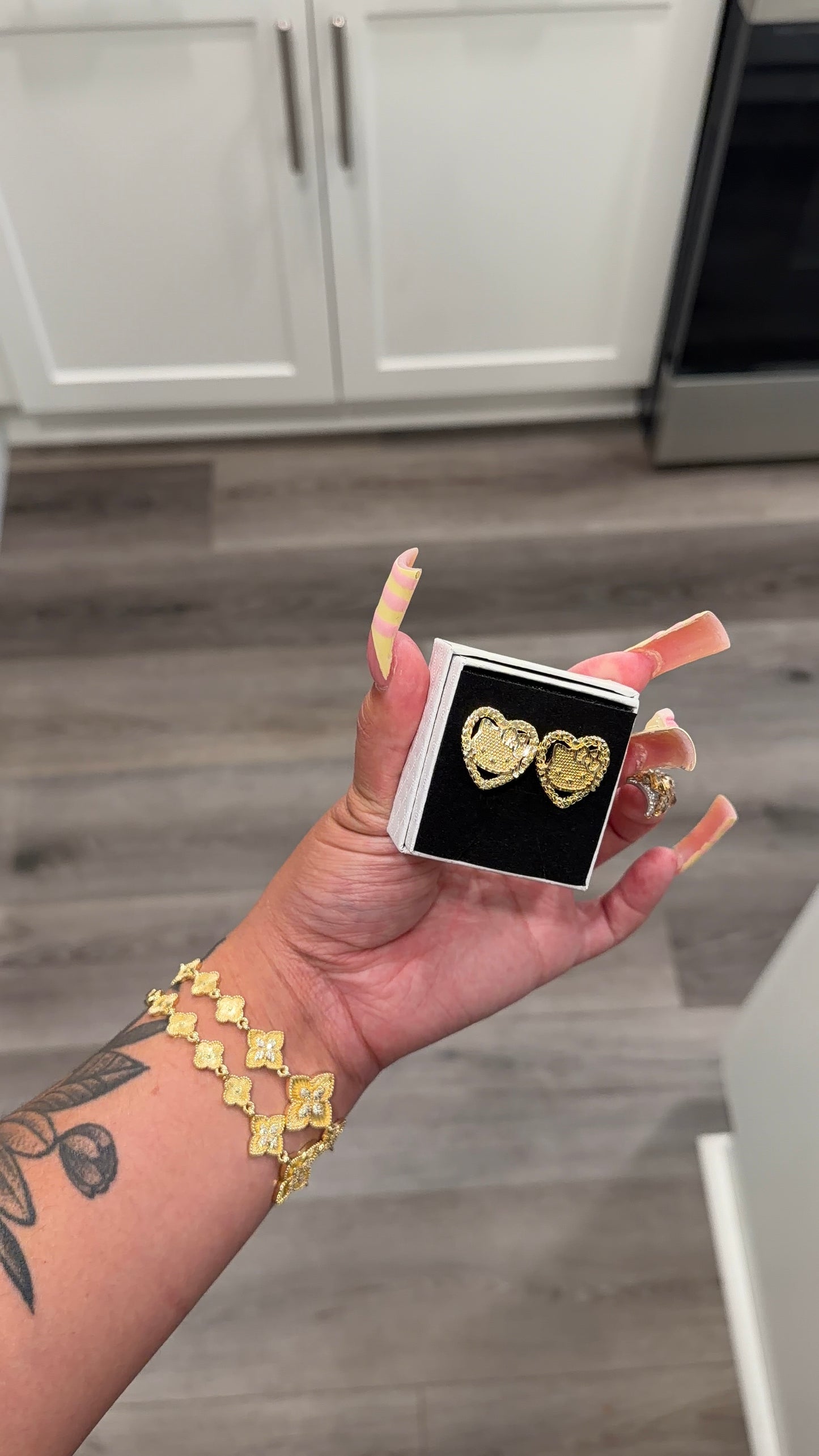 HK nugget hrt studs