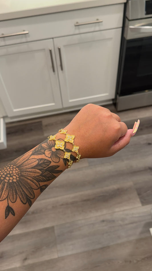Classy Clover Bracelet