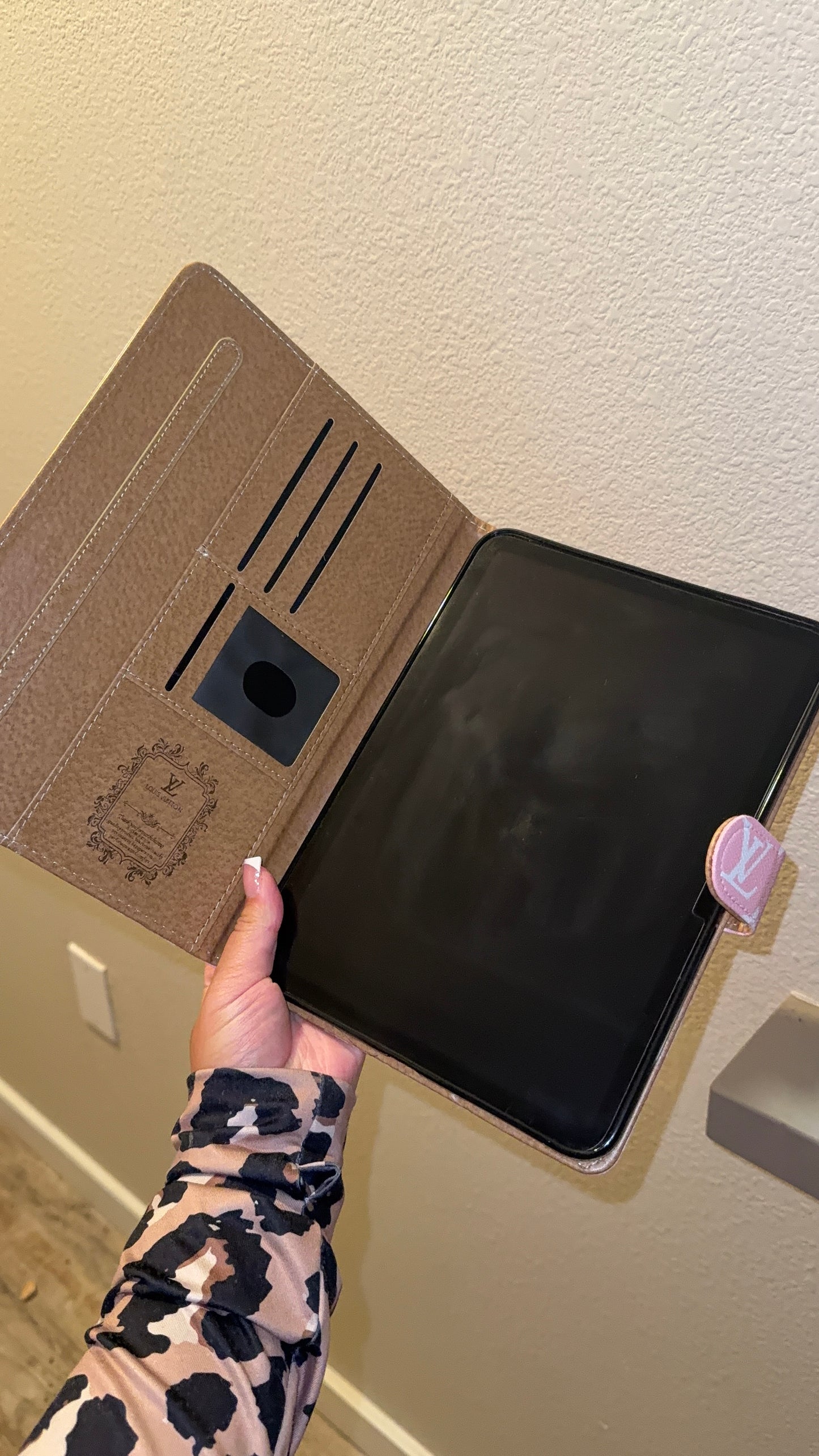 PINK/WHITE LV IPAD CASE