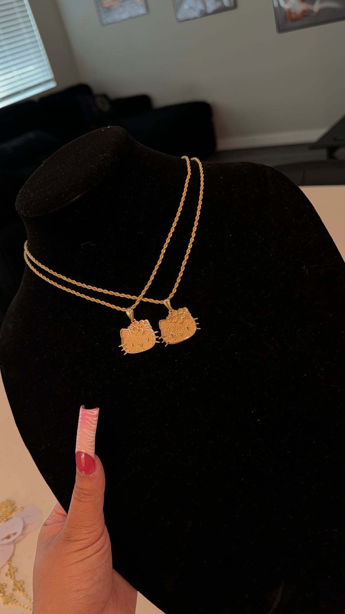 HK Flower necklace