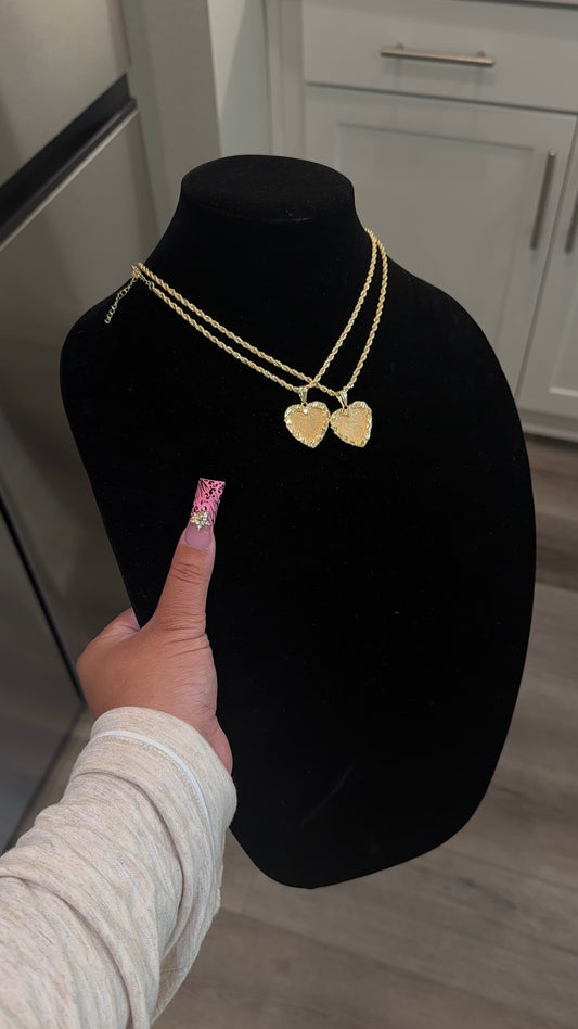Outlined nugget-hrt necklace
