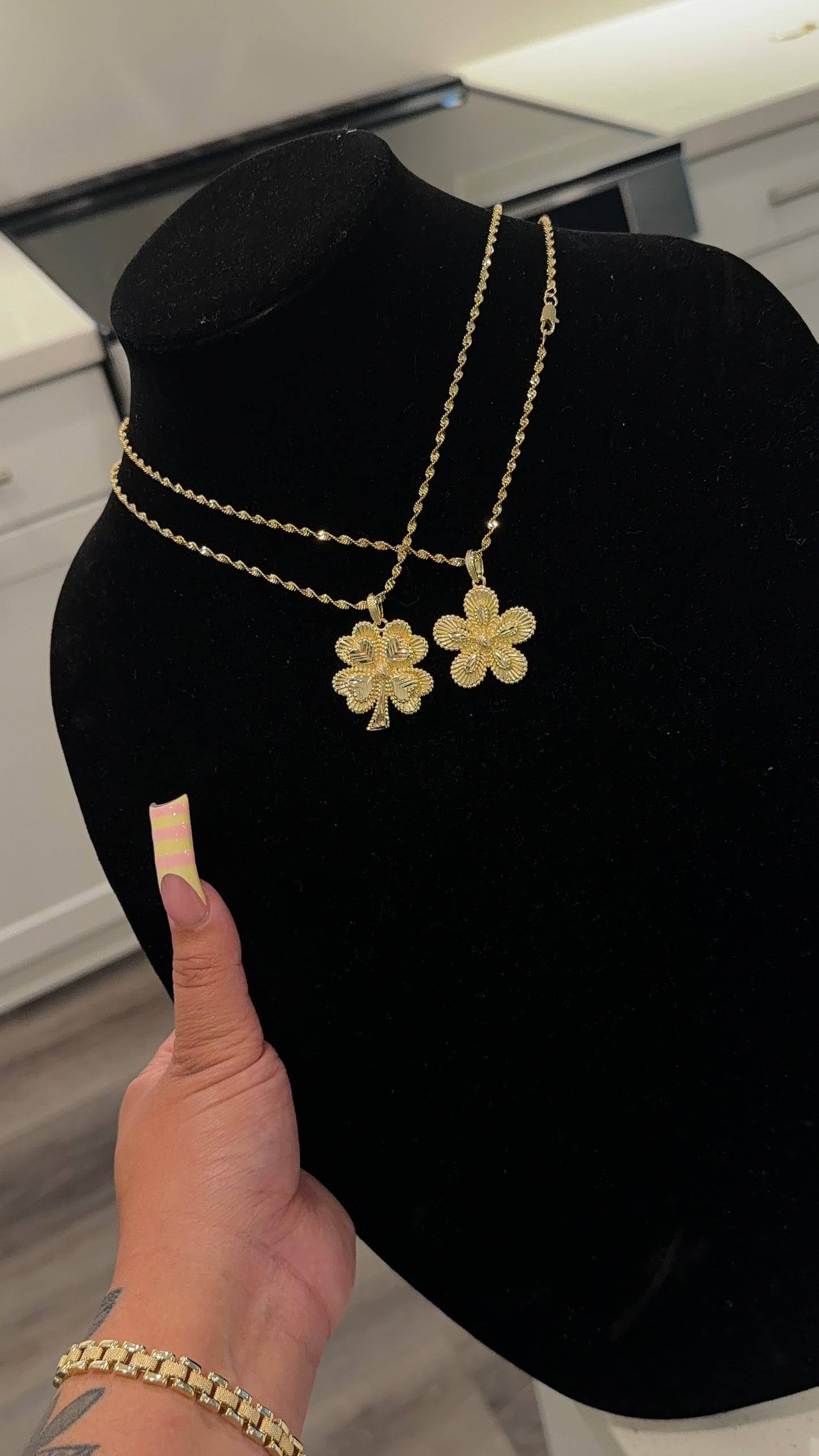 Clover / flower cut necklace(s)