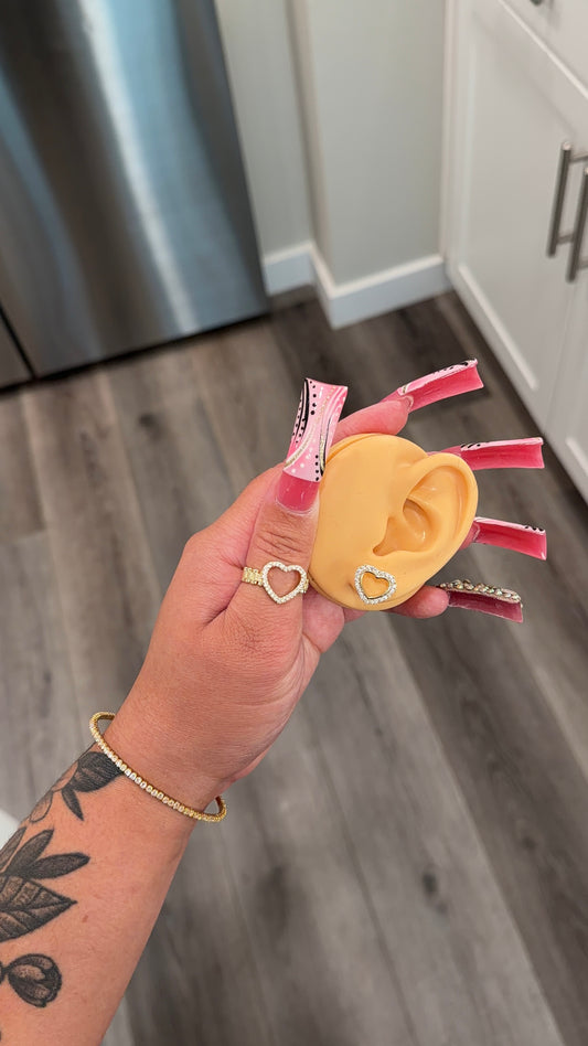 Open Amor Studs