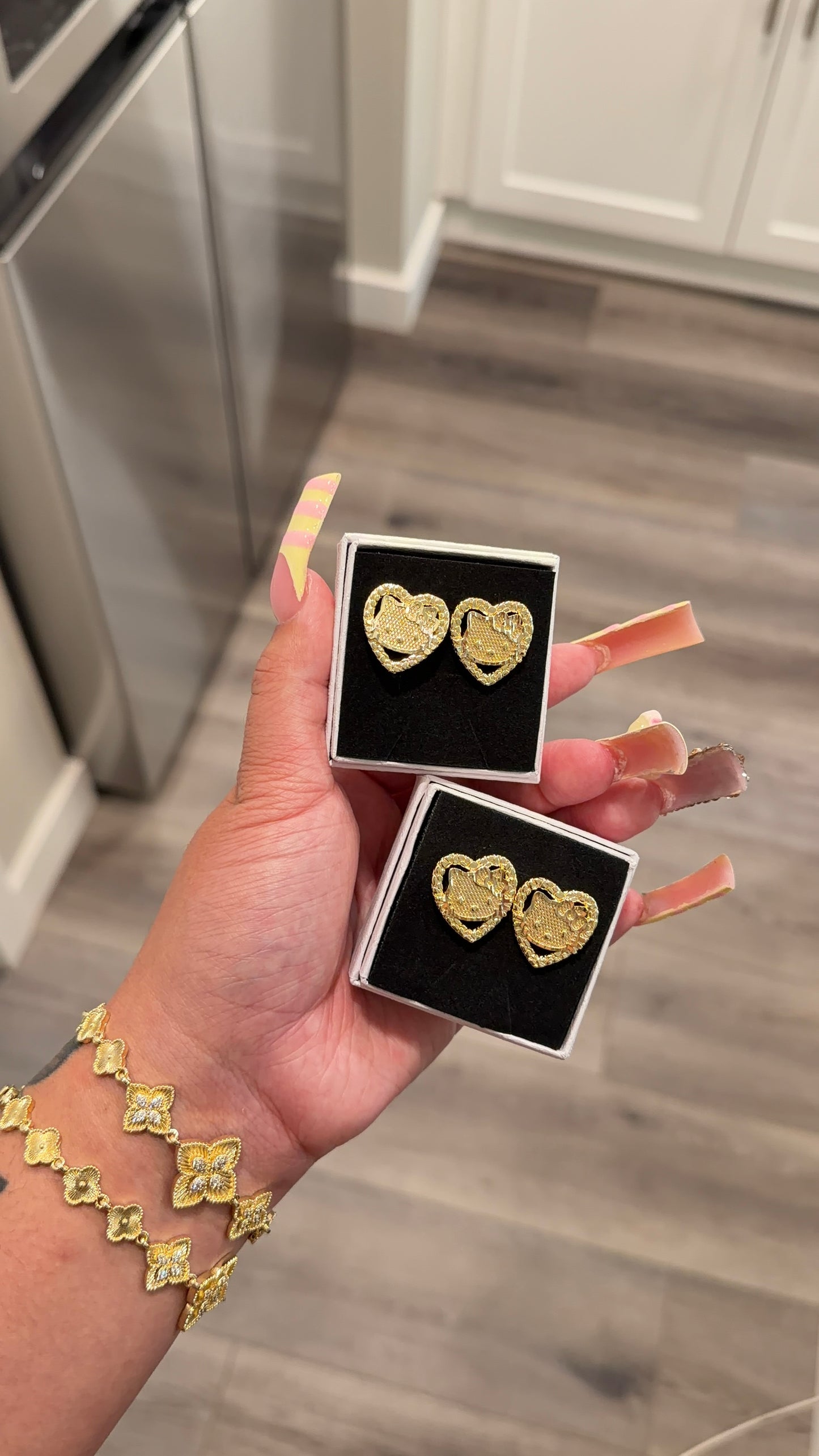 HK nugget hrt studs
