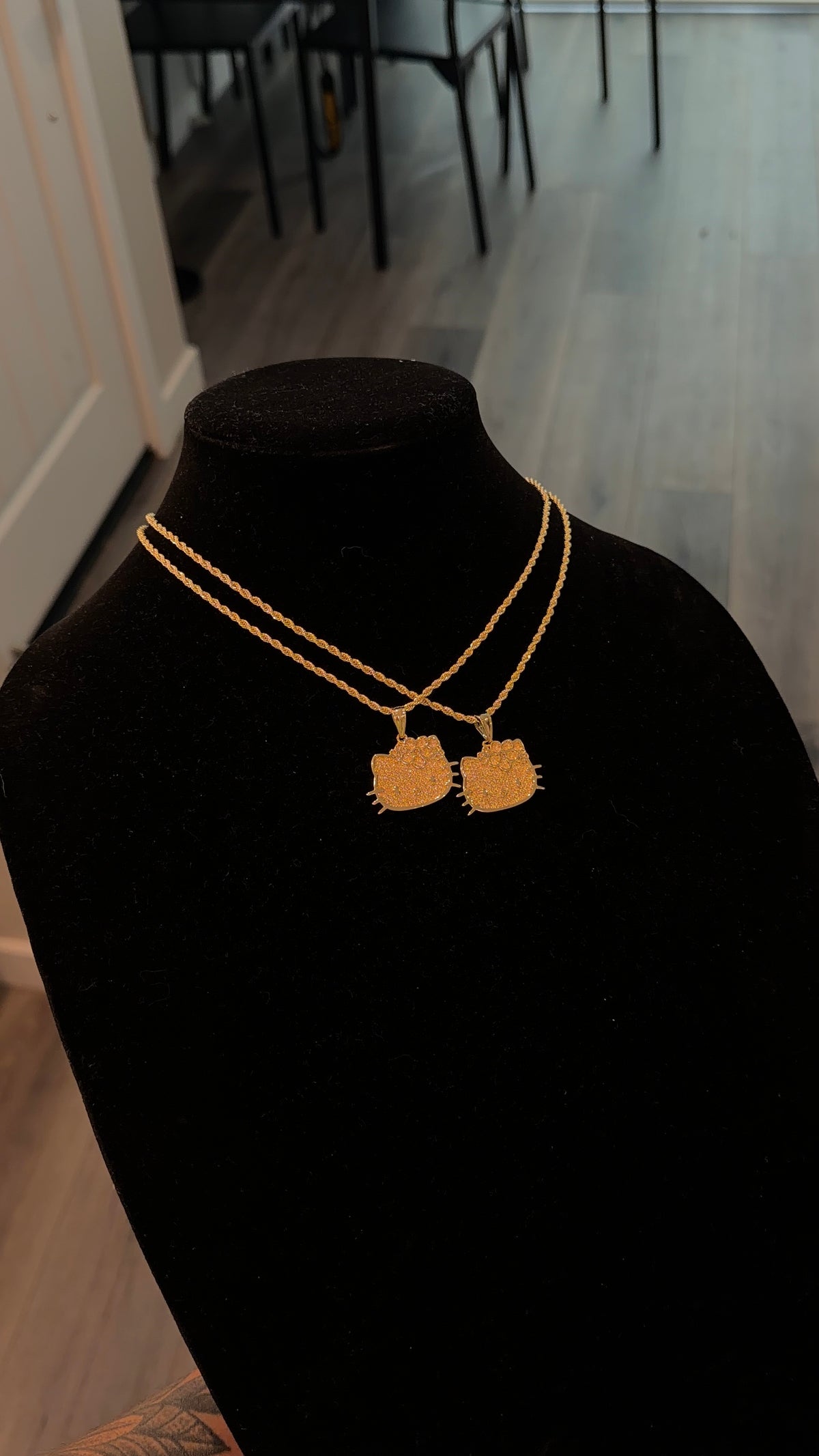 HK Flower necklace