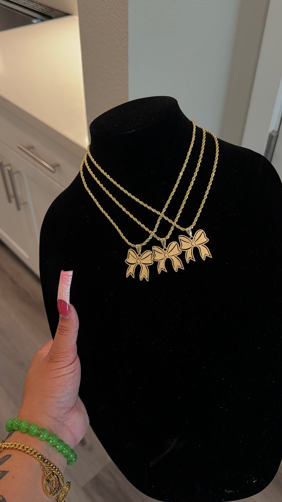 Jumbo Bow Necklace